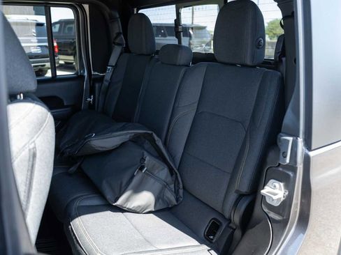Used 2024 Jeep Gladiator Sport image 14