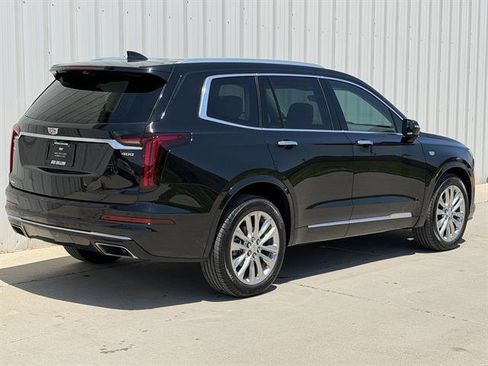 Certified 2022 Cadillac XT6 Premium Luxury w/ Technology Package AWD/4WD image 4