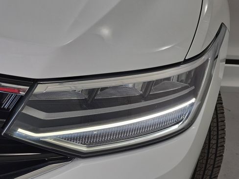 Used 2024 Volkswagen Tiguan SE R-Line image 33