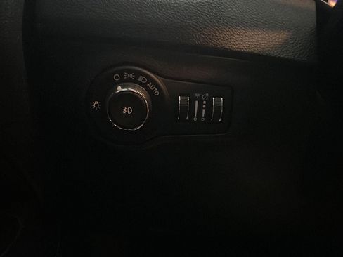Used 2019 Jeep Compass Latitude AWD/4WD image 17