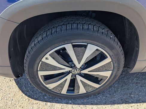 Used 2024 Volkswagen Taos SE image 8