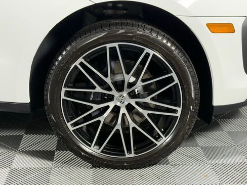 New 2026 Porsche Macan image 12