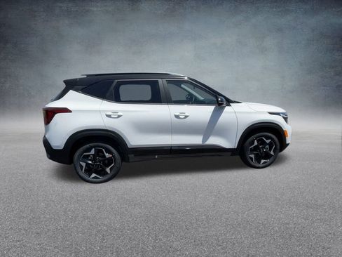 Used 2025 Kia Seltos S image 24