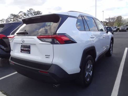 Used 2025 Toyota RAV4 XLE image 6
