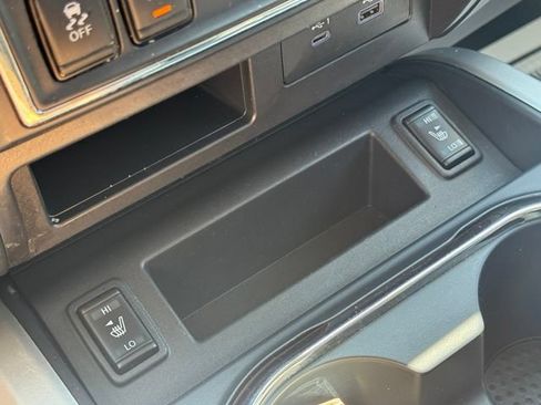 Used 2022 Nissan Titan SV RWD image 18