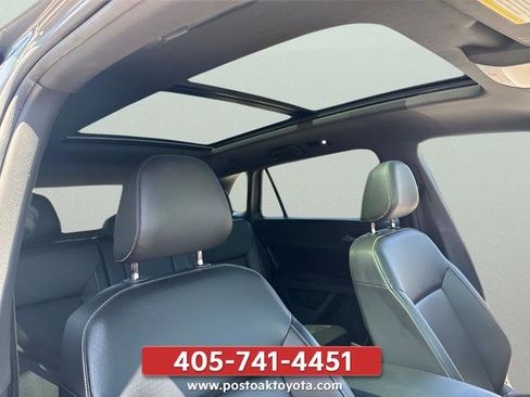 Used 2020 Volkswagen Atlas Cross Sport SE w/ Panoramic Sunroof Package FWD image 12