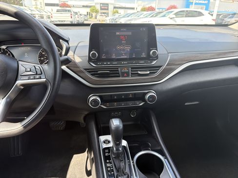 Used 2024 Nissan Altima 2.5 SV FWD image 30