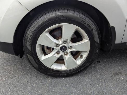 Used 2018 Kia Soul FWD image 24