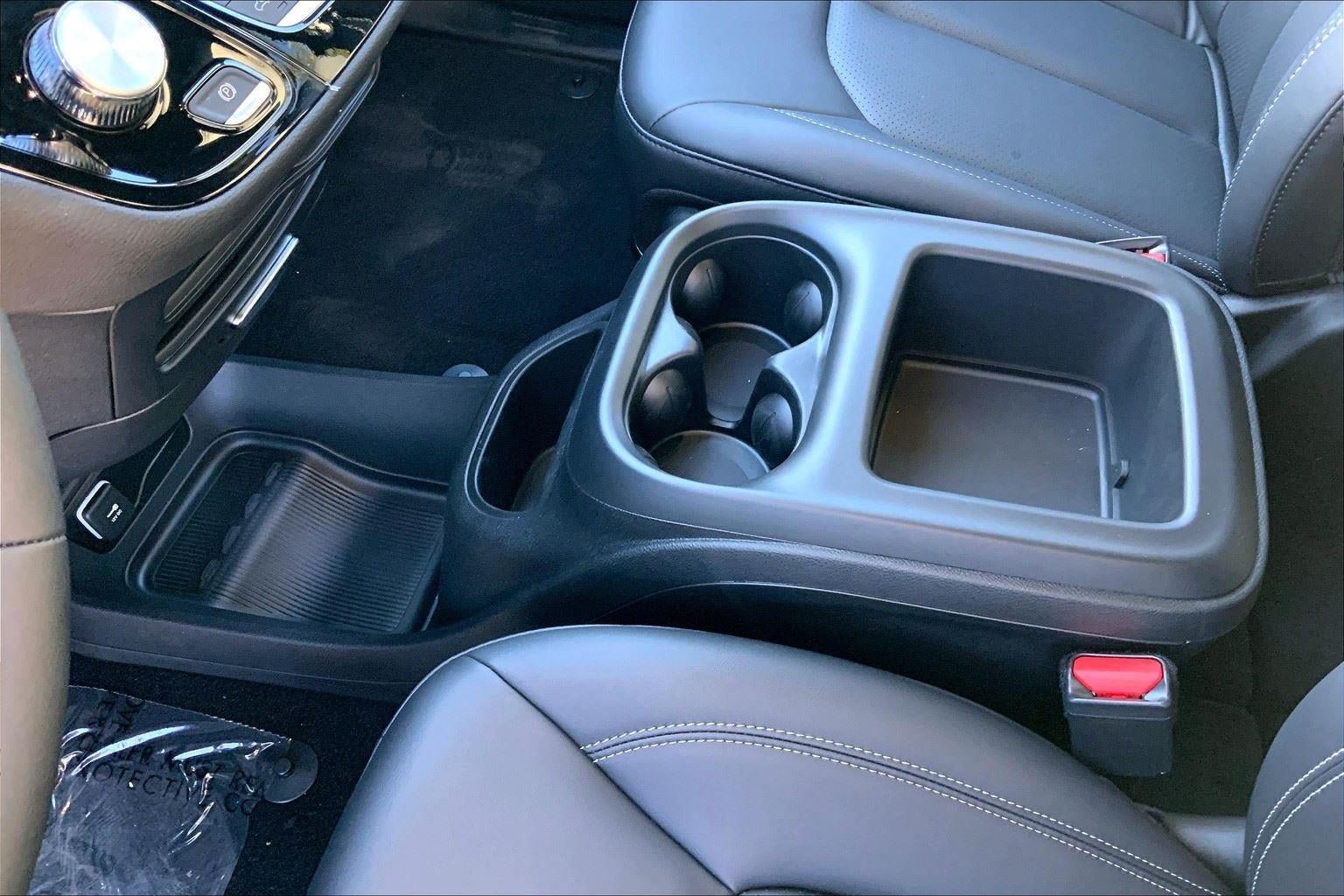 New 2026 Chrysler Pacifica Select w/ S Appearance Package FWD image 8
