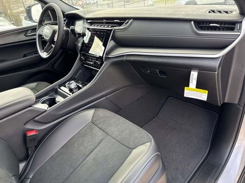 New 2025 Jeep Grand Cherokee L Altitude image 29