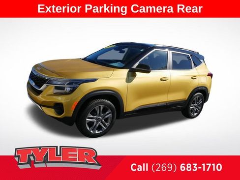 Used 2023 Kia Seltos S w/ Navigation Package FWD image 3