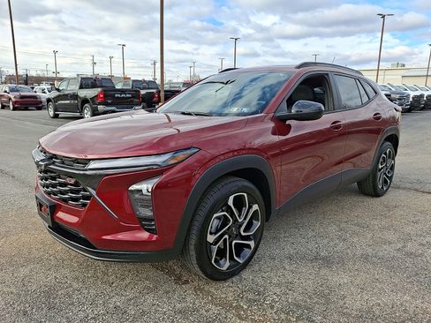 Used 2024 Chevrolet Trax RS w/ Sunroof Package image 4