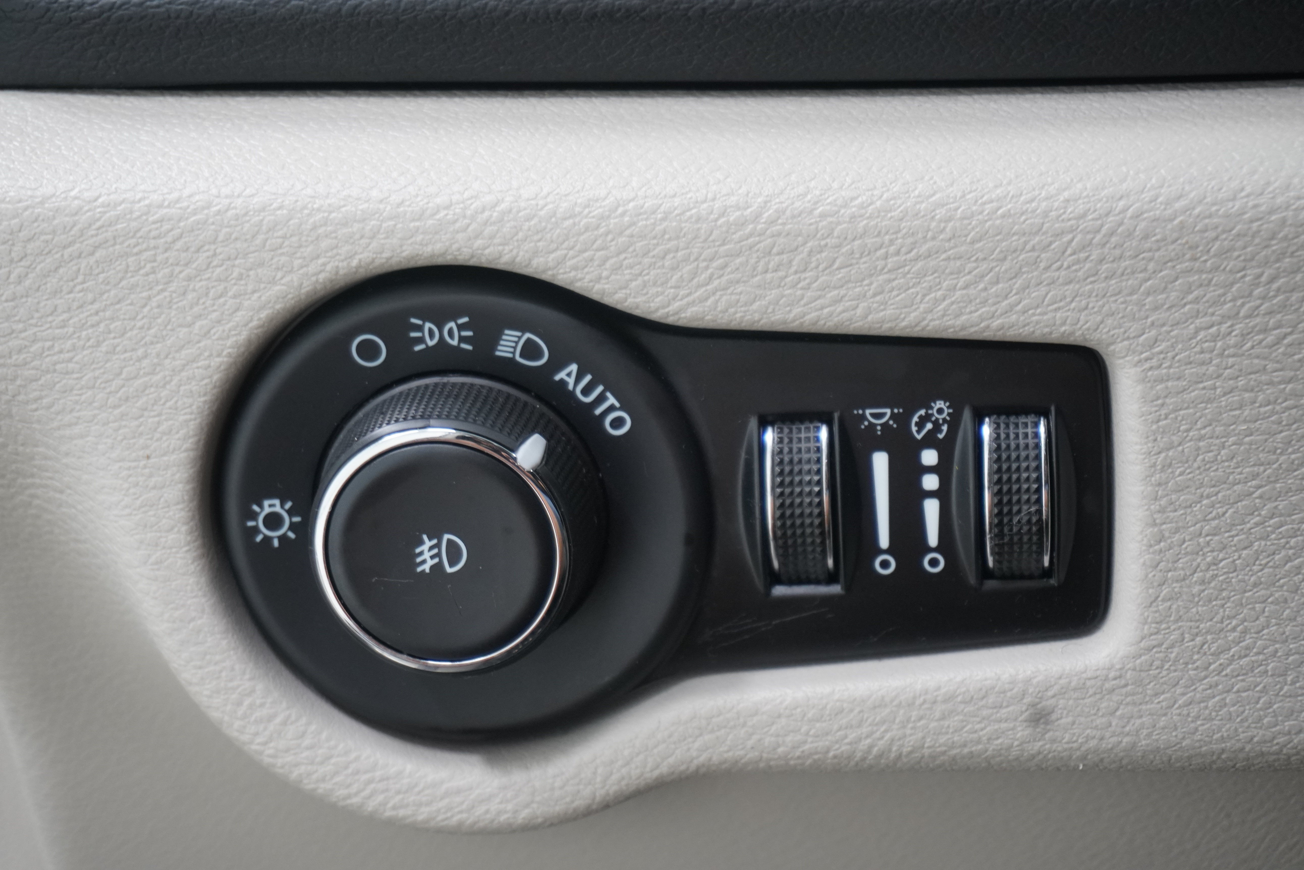 Used 2023 Chrysler Pacifica Touring-L FWD image 24
