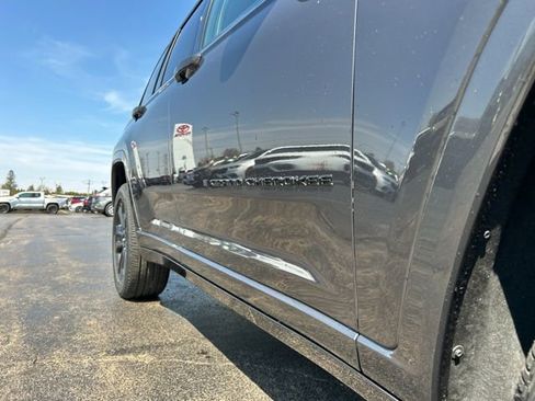 New 2026 Jeep Grand Cherokee Limited AWD/4WD image 18