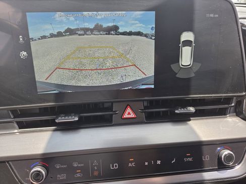 Used 2024 Kia Sportage EX FWD image 12