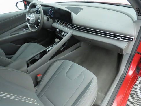 Used 2023 Hyundai Elantra SEL w/ Convenience Package image 18
