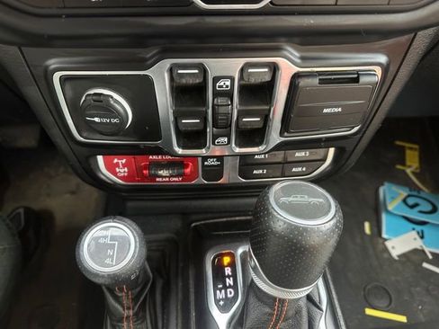 Used 2020 Jeep Gladiator Mojave AWD/4WD image 13