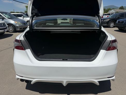 Used 2021 Toyota Camry SE FWD image 19