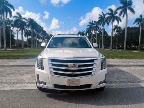 Used 2018 Cadillac Escalade ESV Premium Luxury AWD/4WD image 3