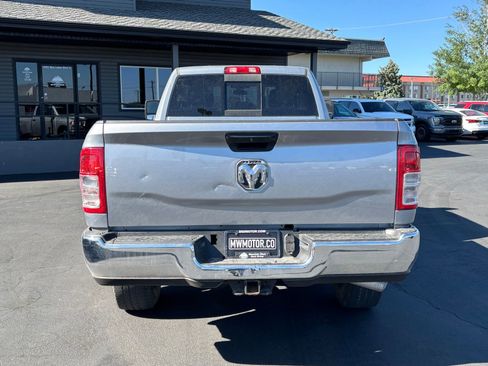 Used 2024 RAM 3500 Tradesman w/ Chrome Appearance Group AWD/4WD image 4