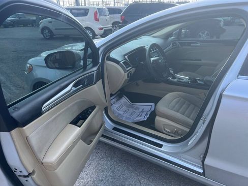 Used 2015 Ford Fusion SE FWD image 13