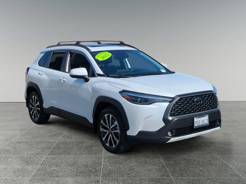 Used 2022 Toyota Corolla Cross XLE image 7