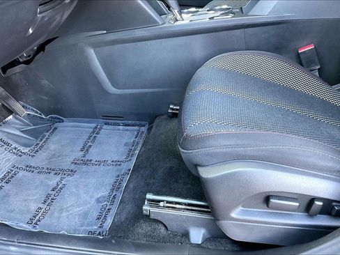 Used 2017 Chevrolet Equinox LT w/ Driver Confidence Package II image 16