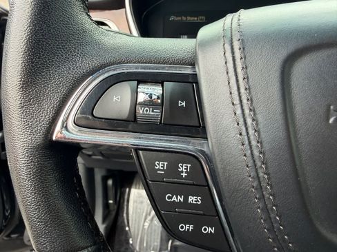 Used 2017 Lincoln Continental Premiere FWD image 19