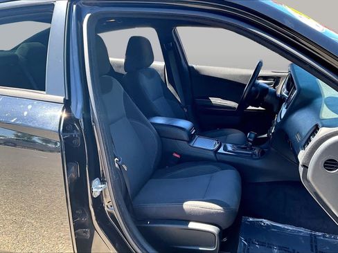 Used 2017 Dodge Charger SE w/ Blacktop Package RWD image 8
