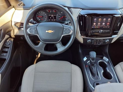 Used 2023 Chevrolet Traverse LS image 5