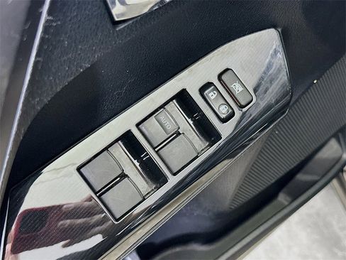 Used 2018 Toyota RAV4 SE image 20