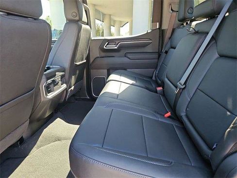 New 2026 GMC Sierra 1500 SLT image 26