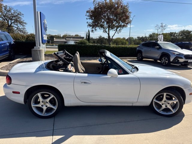 Used 2003 MAZDA MX-5 Miata RWD image 3