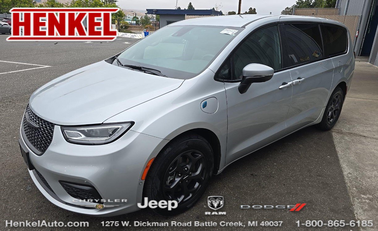 Used 2023 Chrysler Pacifica Touring-L w/ S Appearance Package FWD image 1