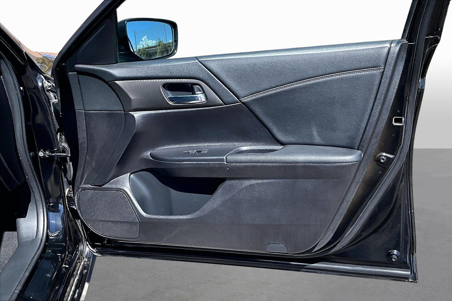 Used 2017 Honda Accord Sport image 18