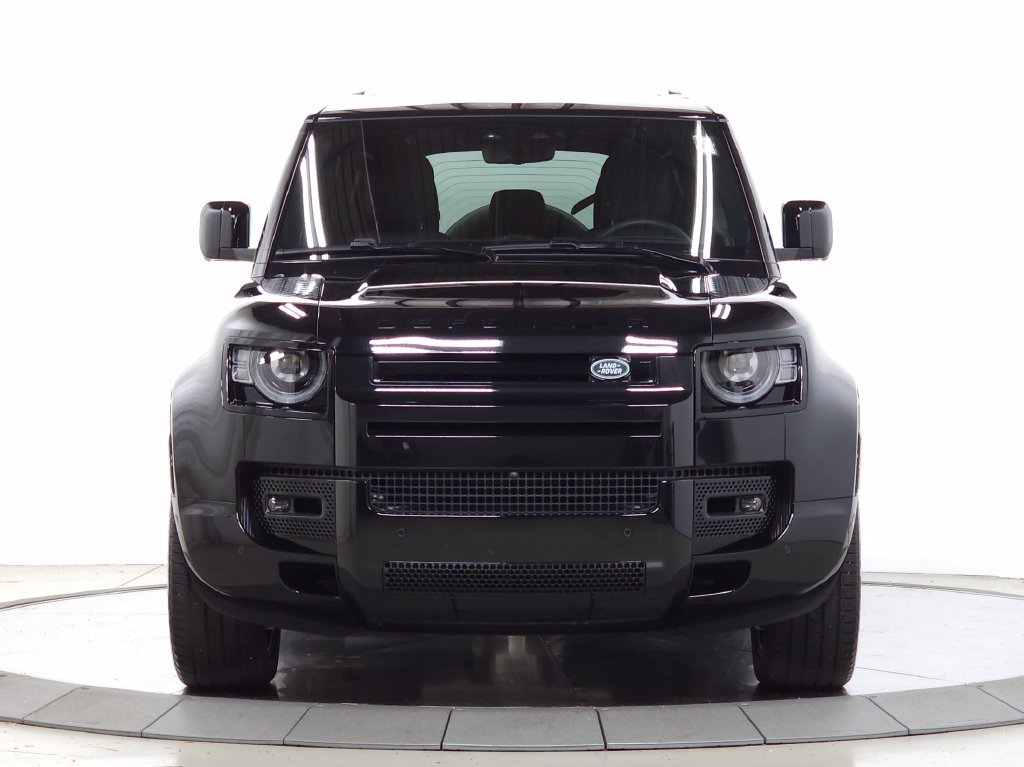 Used 2025 Land Rover Defender 110 X-Dynamic SE AWD/4WD image 10