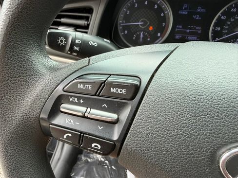 Used 2019 Hyundai Elantra SE FWD image 34