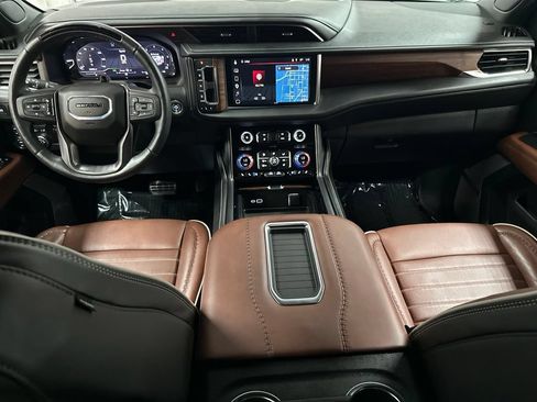 Used 2024 GMC Yukon XL Denali Ultimate AWD/4WD image 26
