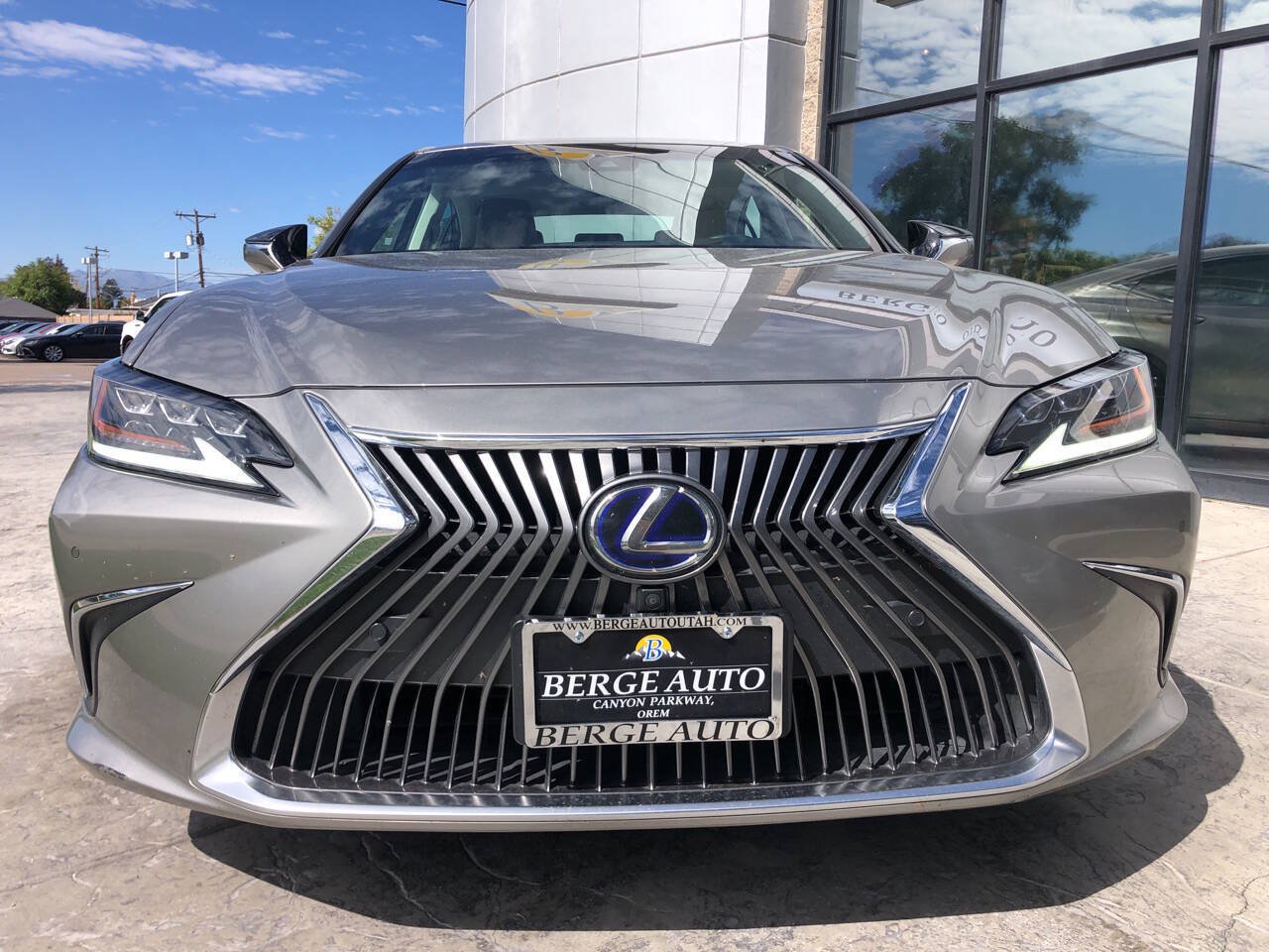 Used 2021 Lexus ES 300h w/ Accessory Package 2 FWD image 2