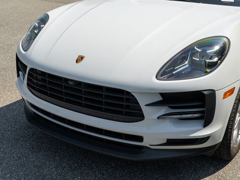 Certified 2021 Porsche Macan AWD/4WD image 17