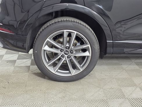 Certified 2025 Audi Q3 2.0T Premium w/ Convenience Package AWD/4WD image 9
