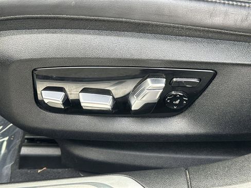 Used 2019 BMW 750i w/ Executive Package image 26