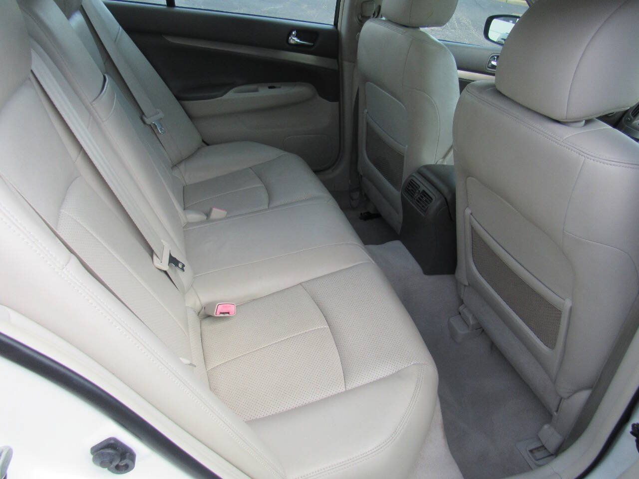 Used 2011 INFINITI G37 x Sedan w/ Premium Pkg AWD/4WD image 29