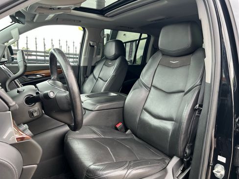 Used 2020 Cadillac Escalade ESV Luxury image 13