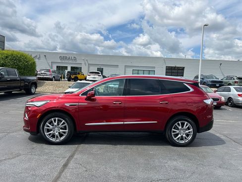 Certified 2024 Buick Enclave Essence w/ Experience Buick Package FWD image 8