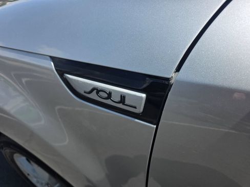 Used 2017 Kia Soul FWD image 10