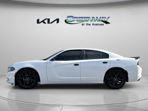 Used 2020 Dodge Charger SXT w/ Blacktop Package RWD image 4