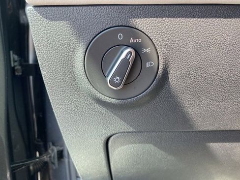 New 2025 Volkswagen Taos SE image 31