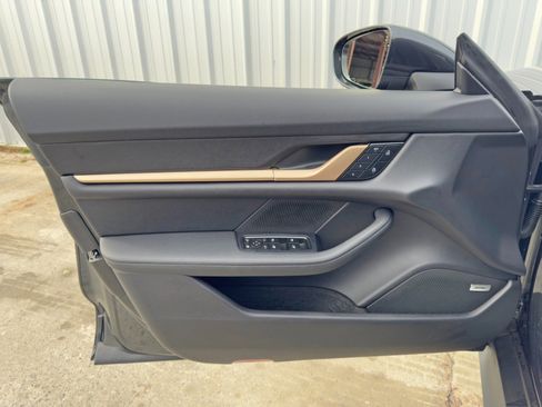 Used 2025 Porsche Taycan 4S w/ Premium Package image 48