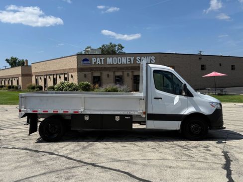 Used 2019 Mercedes-Benz Sprinter 170 w/ Chrome Grille Package image 6